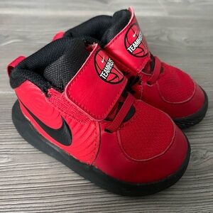 Nike Team Hustle red and black shoes size toddler boy 6C
